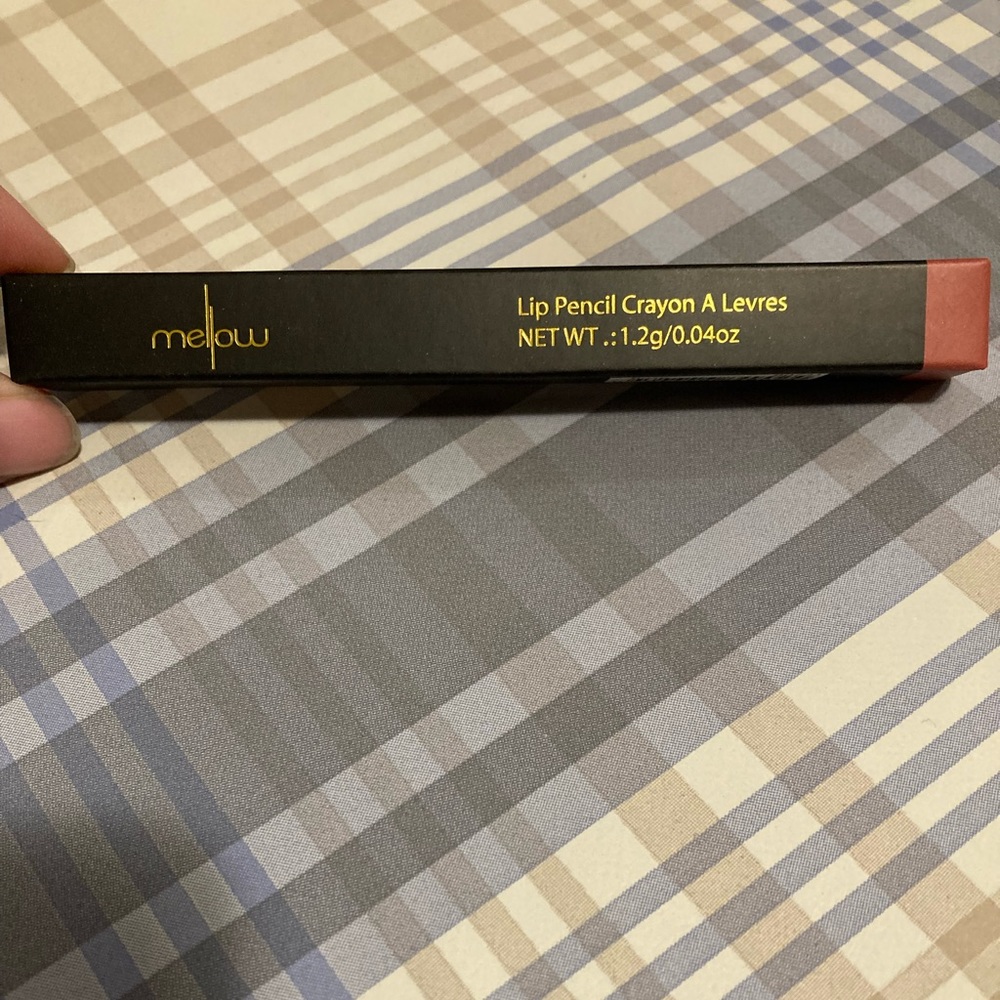 Mellow gel lip pencil